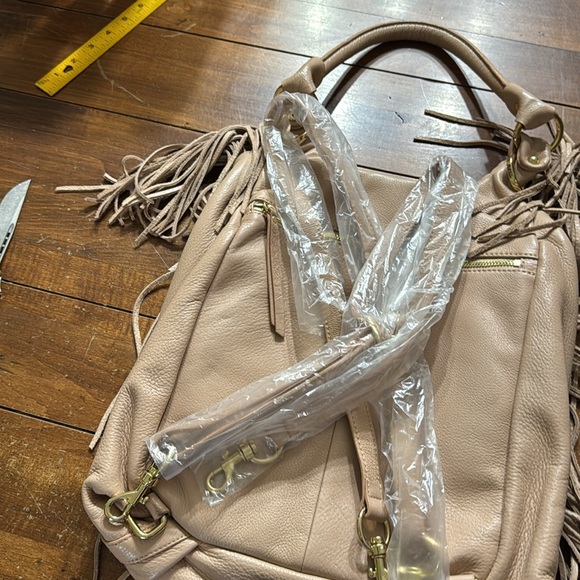 New G.I.L.I. Large Flesh Tone Fringed Backpack/Purse - Picture 3 of 3